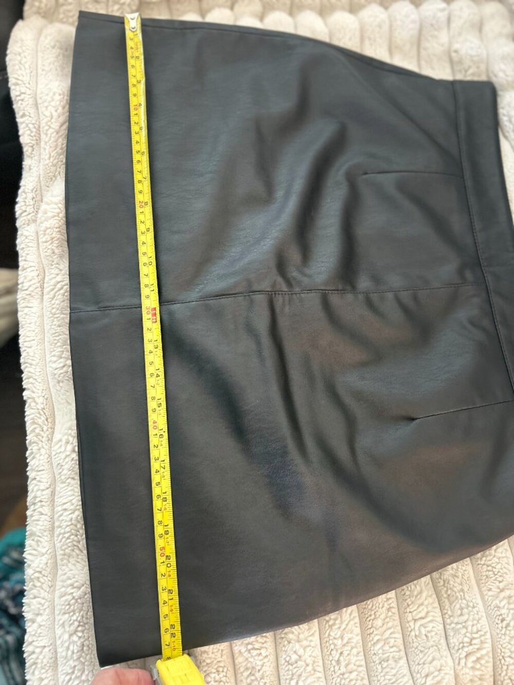 ALLSAINTS Black Faux Leather Mini Skirt US 10 Zipper Accent Lined Biker Style - Picture 7 of 10